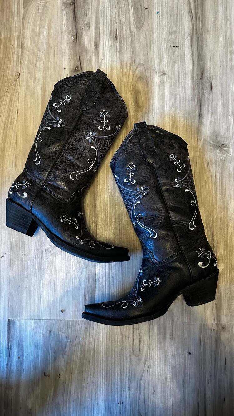 Circle G by Corral Women's Embroidered Snip Toe Western Cowboy Boots in Black